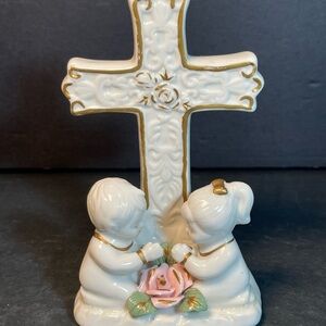 White Cross W/Gold Trim Little Boy, Girl Kneeling In Prayers W/Pink Rose T81